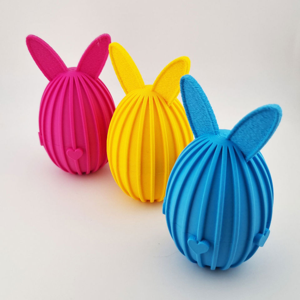 3D printet påskeæg med kaninører åbnet i to dele med gevindlukning